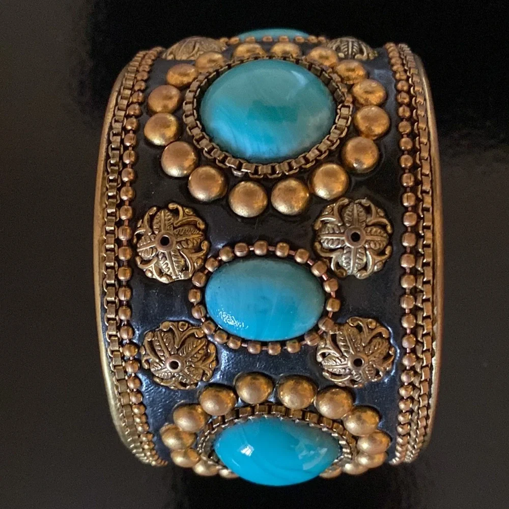 Vintage Faux Turquoise Bold Bangle Bracelet - Picture 12 of 14